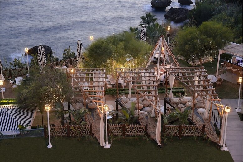 Lucky Monkey Hotel