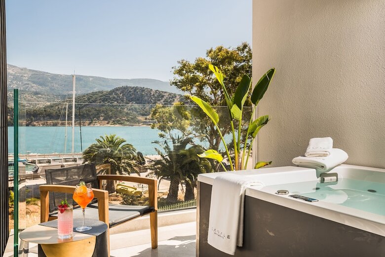 Canale Hotel & Suites