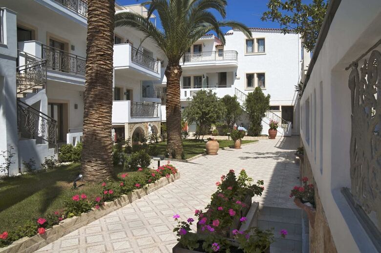 Flamingos Hotel
