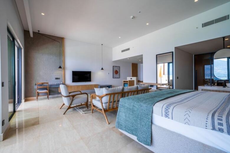 Lures Hotel