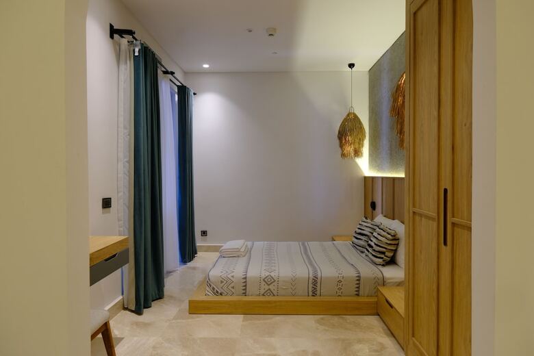 Lures Hotel