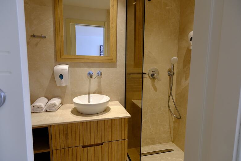 Lures Hotel