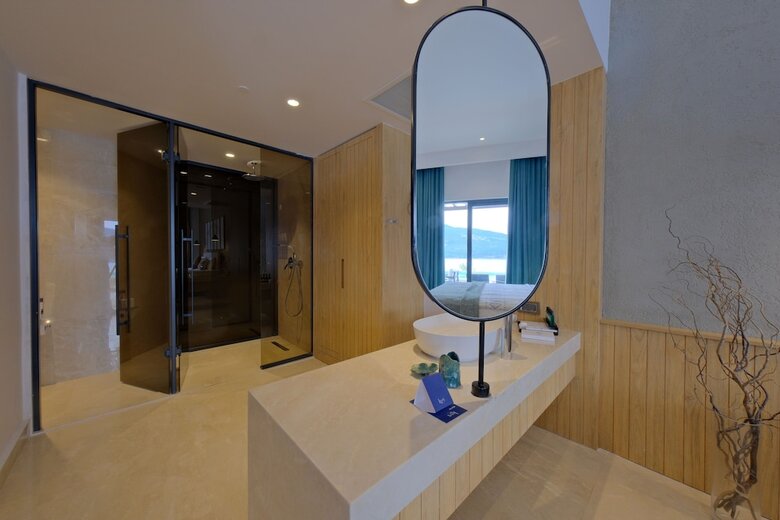 Lures Hotel