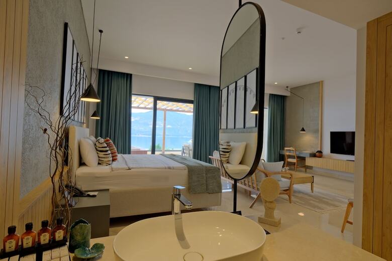 Lures Hotel