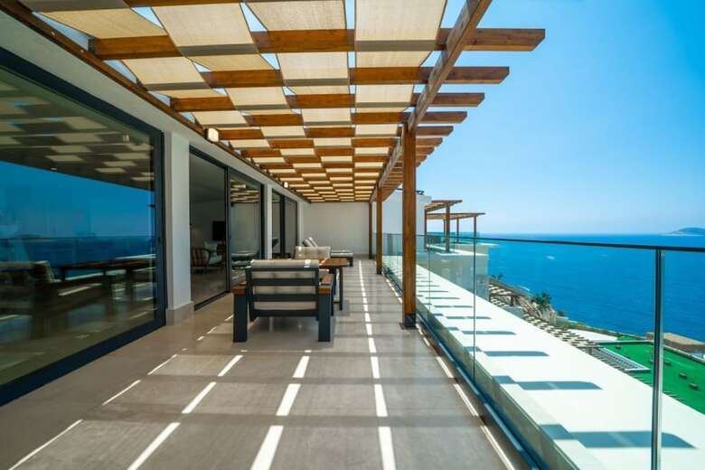 Lures Hotel