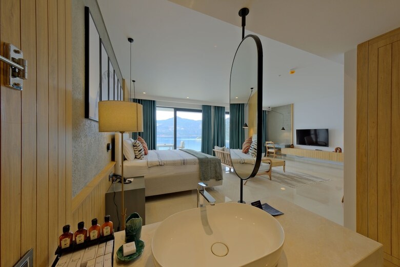 Lures Hotel