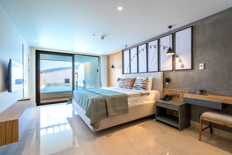 Lures Hotel
