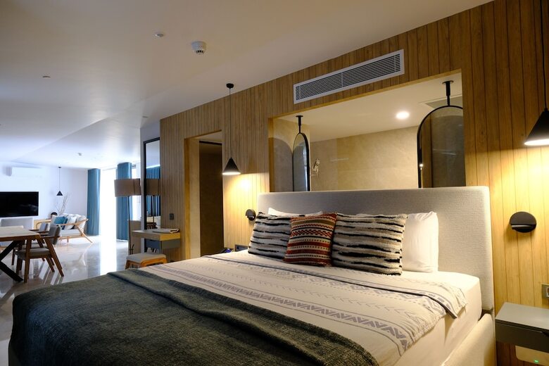 Lures Hotel