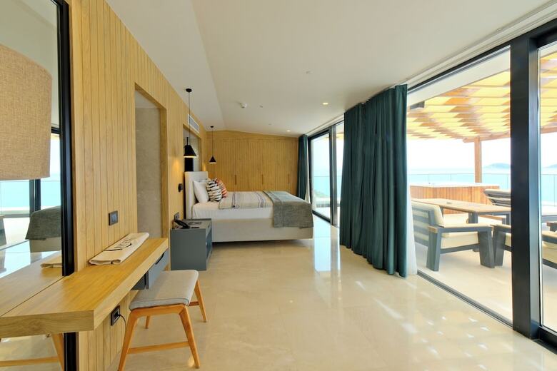 Lures Hotel