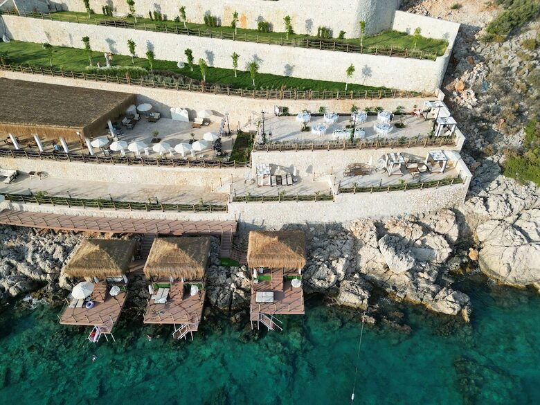 Lures Hotel