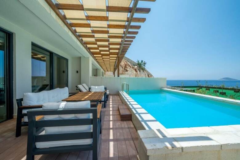 Lures Hotel