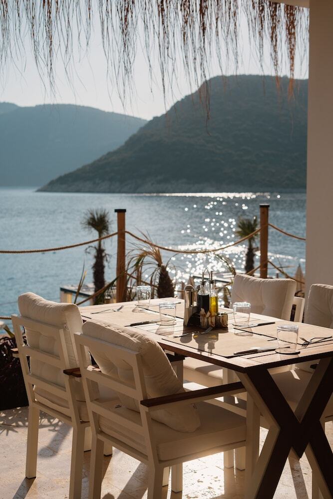 Lures Hotel