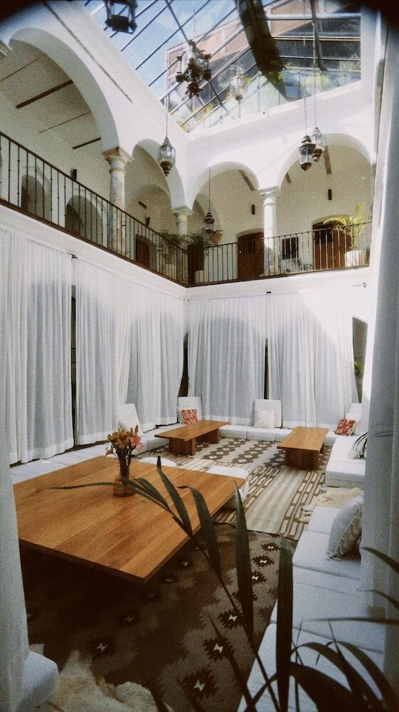Hotel Sin Nombre