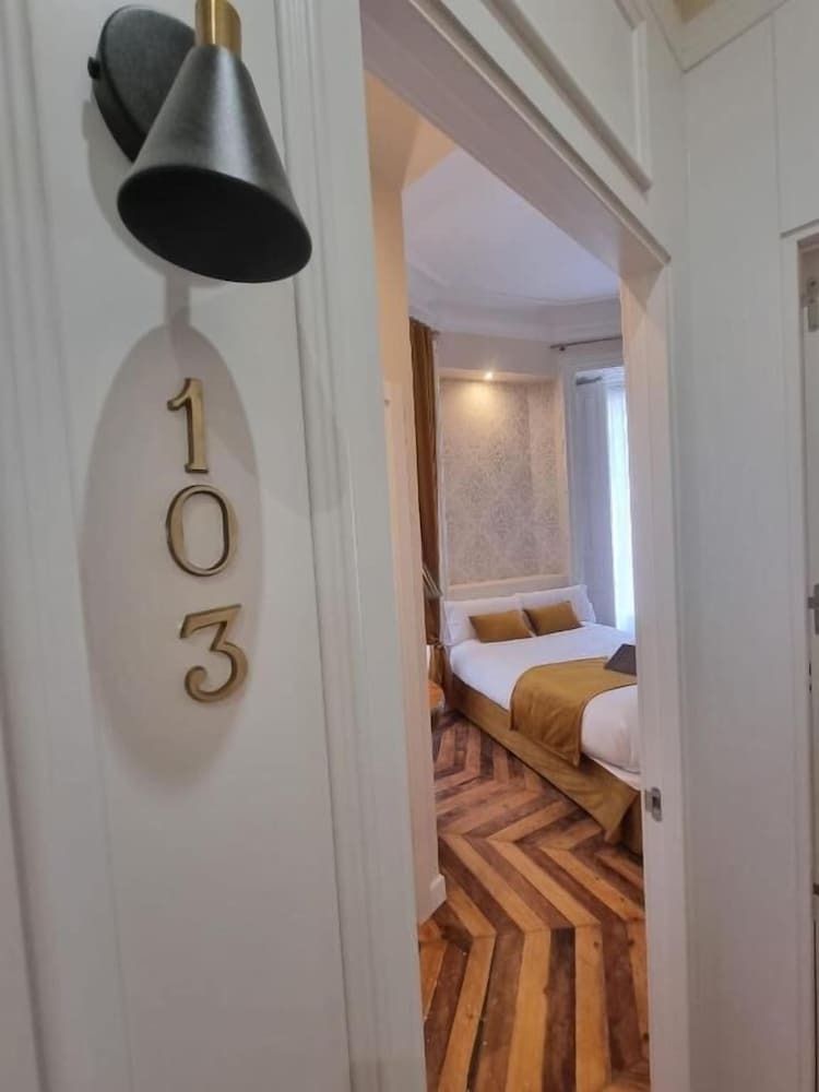 Hostal Le Petit Palu Flora