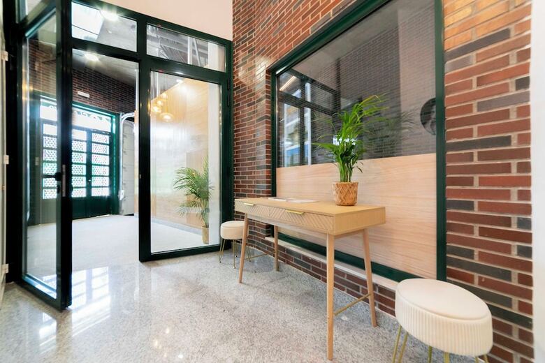 Hostal Aurora Stays By Charming