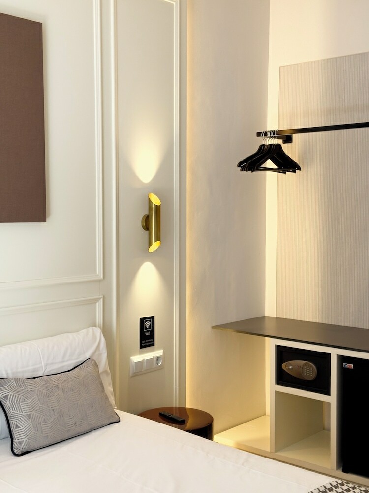 Hostal �pera Stays By Charming