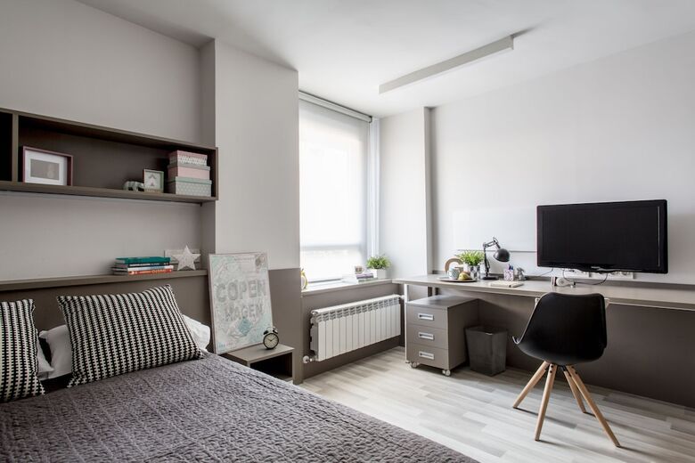 Hostal Residencia Universitaria Resa Claudio Coello - Campus Accomodation