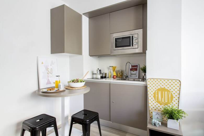 Hostal Residencia Universitaria Resa Claudio Coello - Campus Accomodation