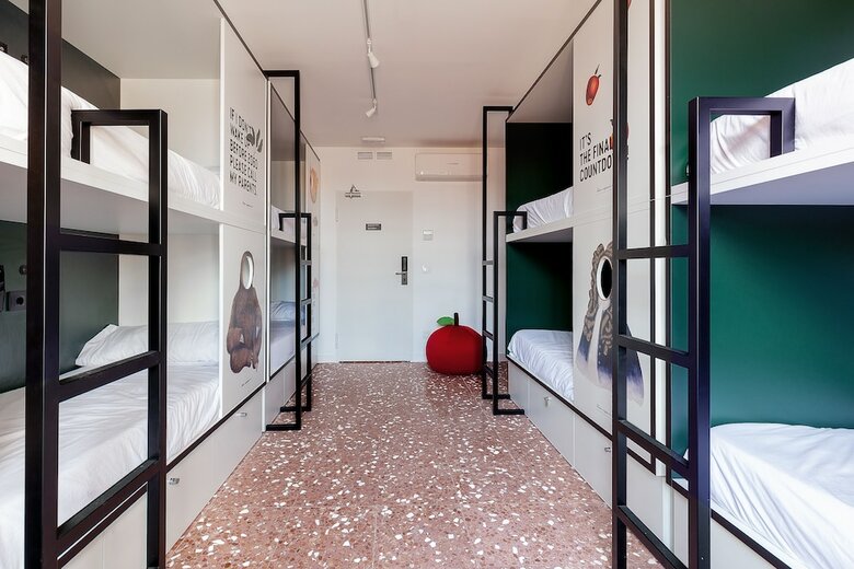 Hostal 2060 The Newton Hostel & Market