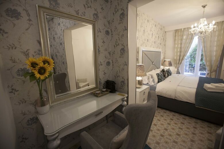 Hostal Boutique Palace - Adults Only