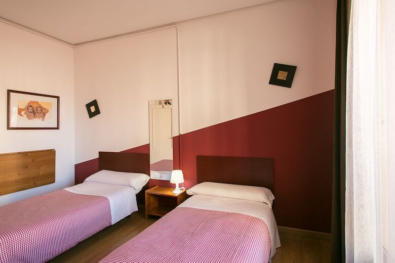 Hostal La Casa De La Plaza