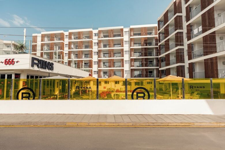 Aparthotel Ryans Ibiza Apartments - Adults Only