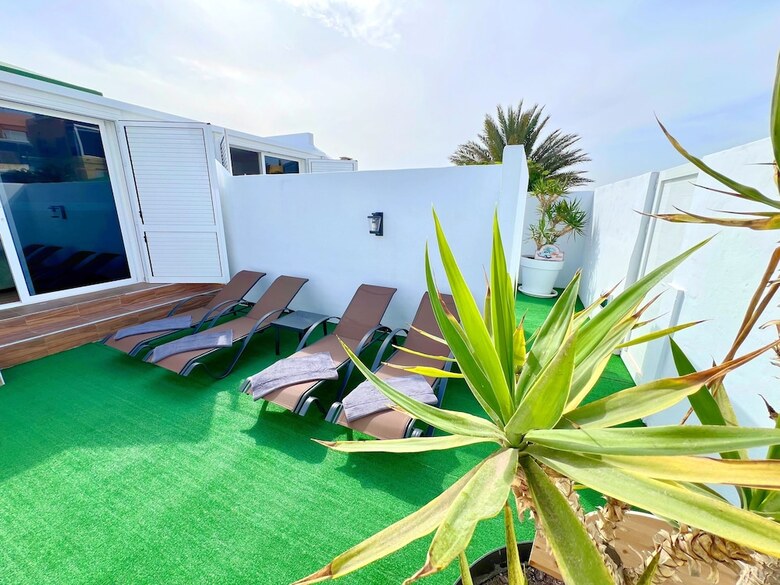 Sea View Bungalow With Communal Pool