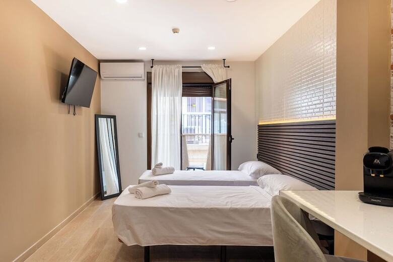 Hotel Emily Suites