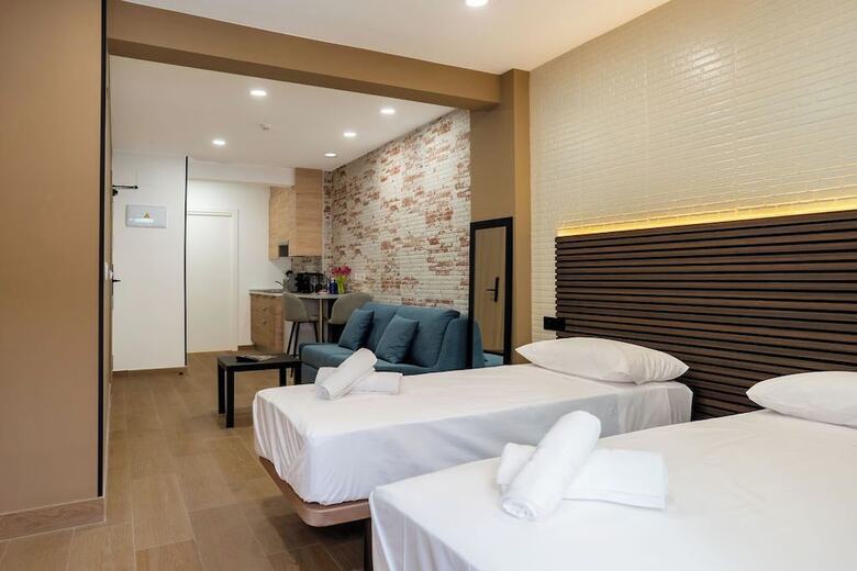 Hotel Emily Suites