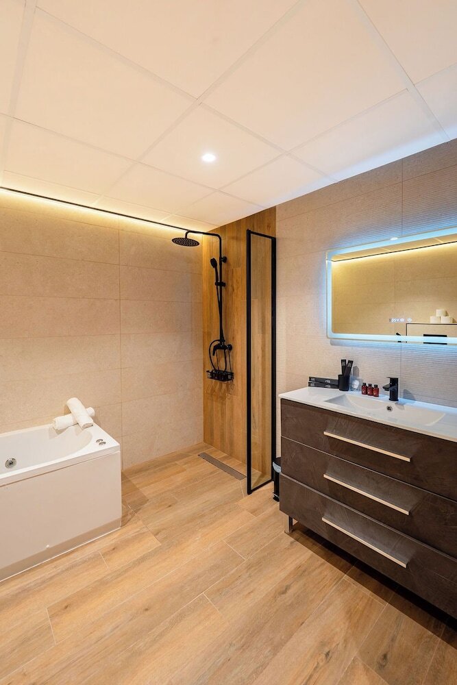 Hotel Emily Suites