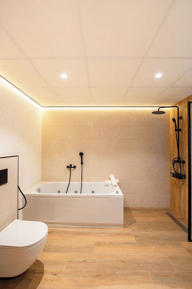 Hotel Emily Suites