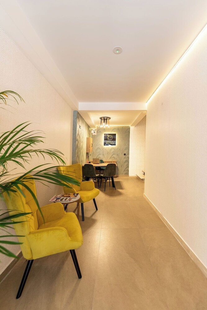Hotel Emily Suites