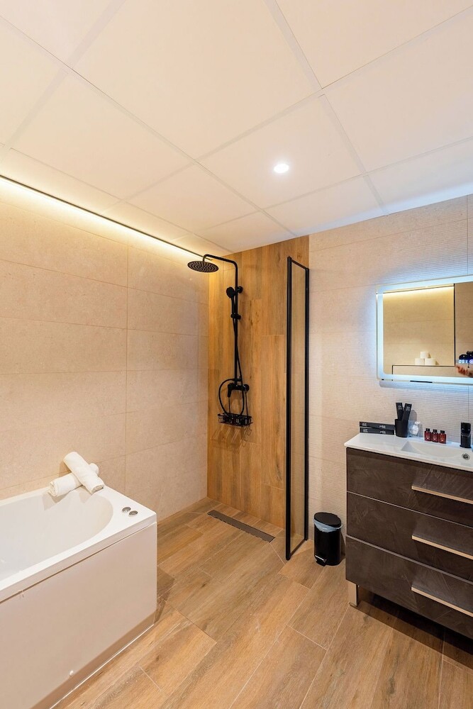 Hotel Emily Suites