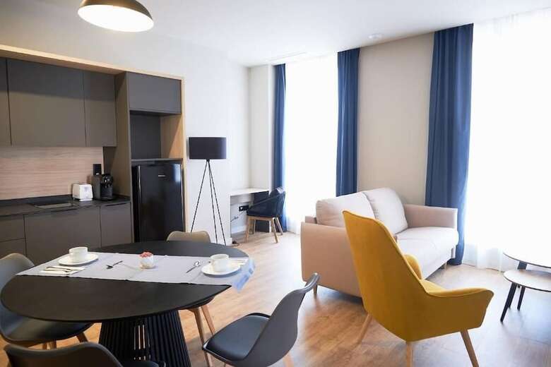 Hotel Dorm4you Arena 2