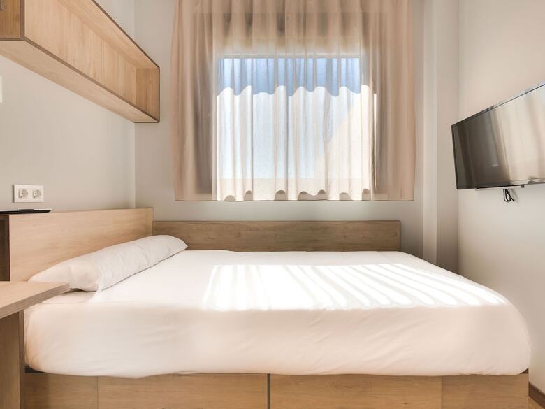 Hostal Livensa Living Studios Malaga Feria