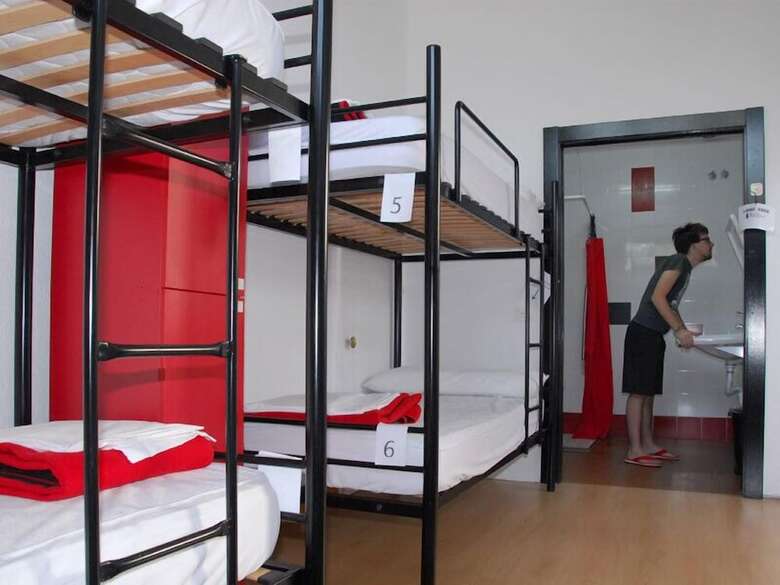 Hostal Bilbao Akelarre Hostel