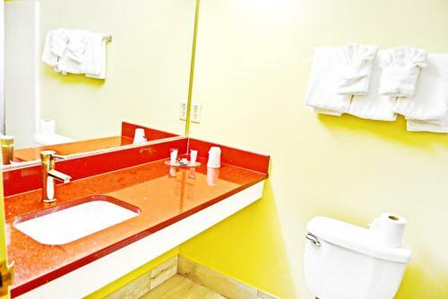 Hotel Flagship Inn & Suites