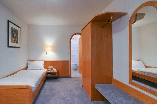 Hostal Landgasthaus Hotel Maien