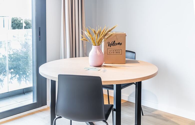 Residencia Atenea Living