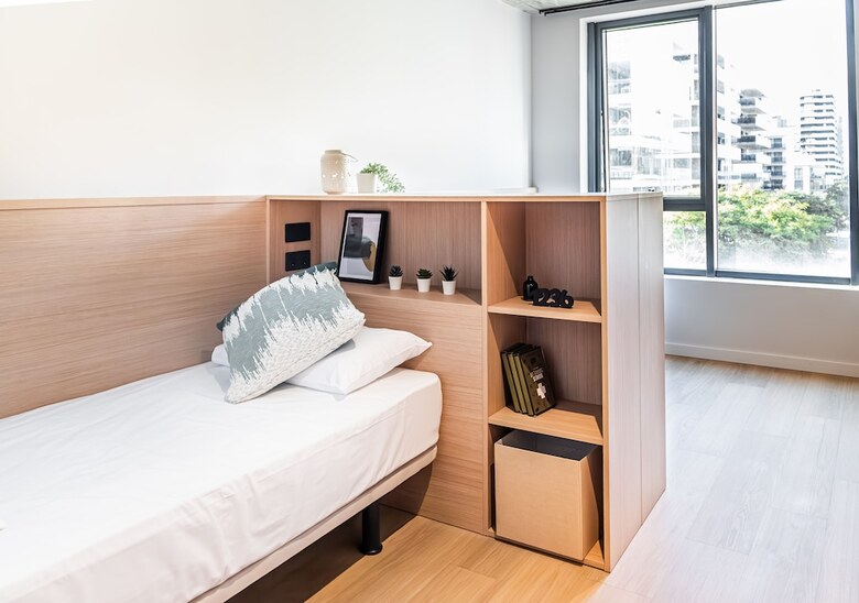 Residencia Atenea Living