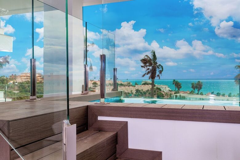 Hotel Seaview Residence With Pool