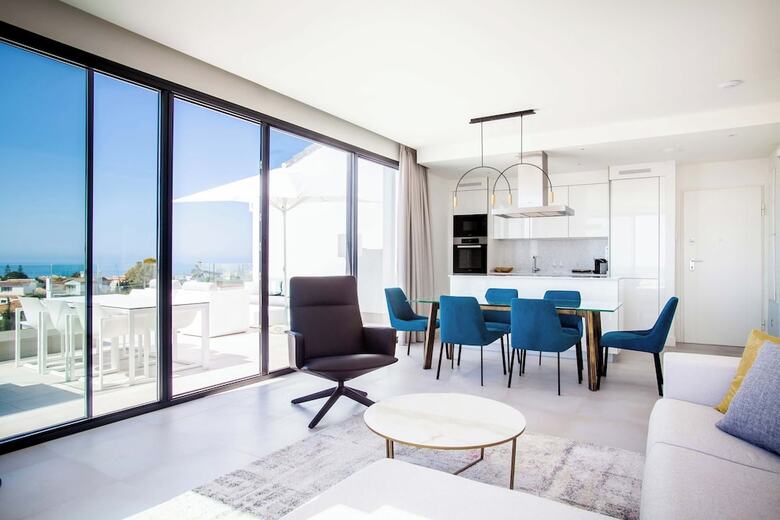 Hotel Seaview Residence With Pool