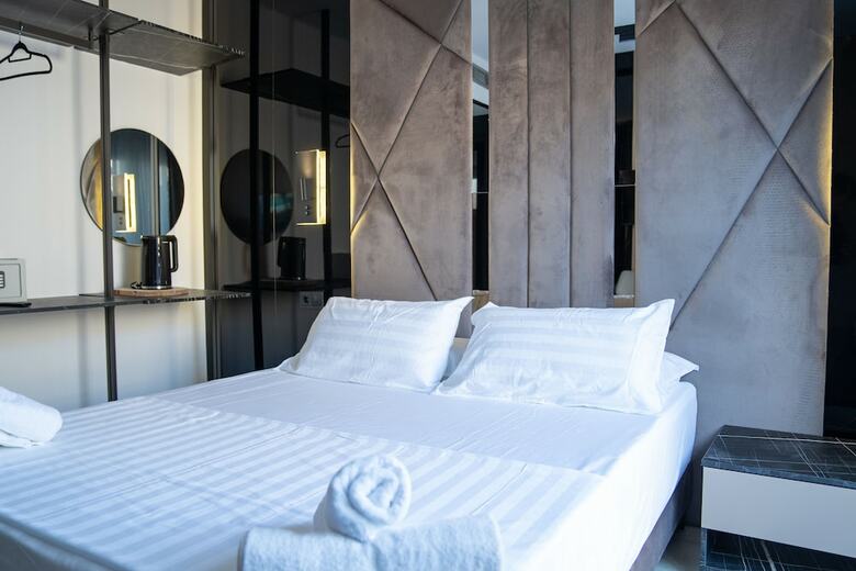 Mefolinkel Suits Hotel