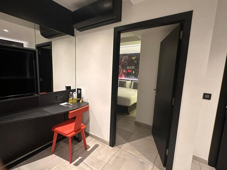So City Hotel