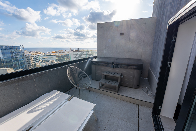 So City Hotel