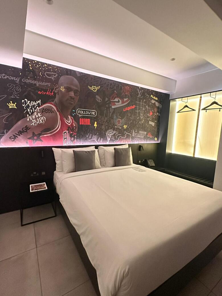 So City Hotel