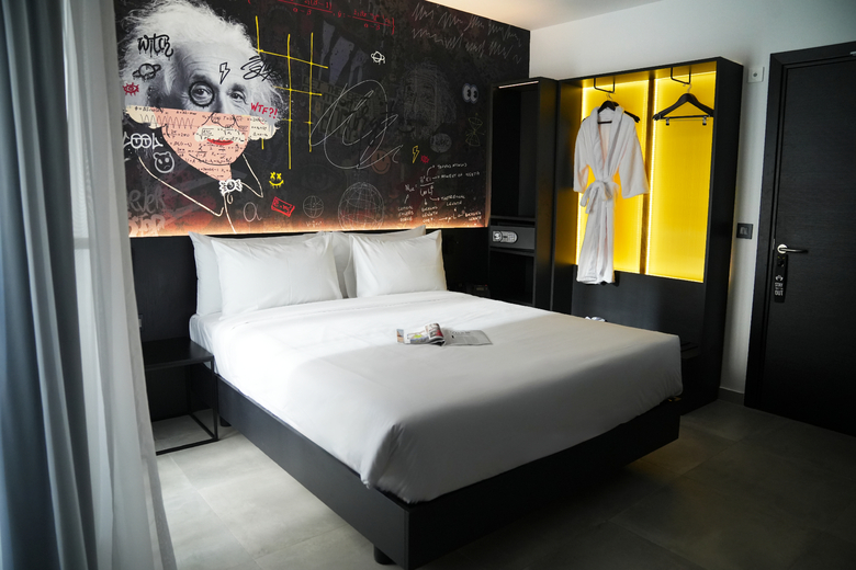 So City Hotel