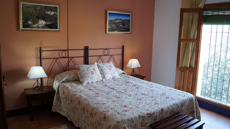 Hotel Caserio De Iznajar