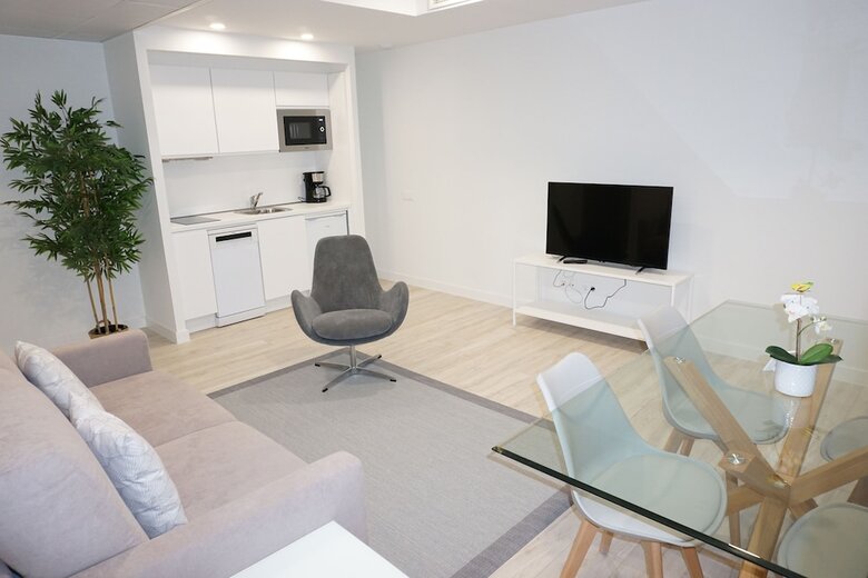 Aparthotel Ines Luna Suites
