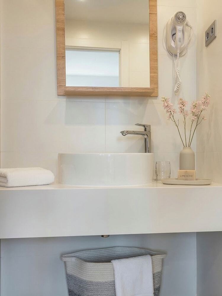 Aparthotel Limehome Barcelona Carrer De Fontcoberta